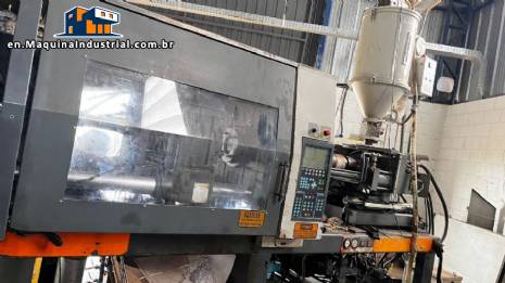 SEMERARO 220-ton plastic injection molding machine