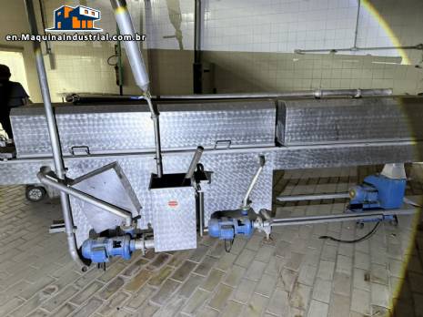 Cooling tunnel for hot fill systems for hot-filled products.