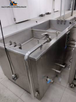 Stainless steel sink basin