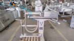 Semi-automatic pneumatic liquid filling machine with two nozzles