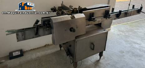 Krones Rotina II automatic labeling machine for cylindrical glass bottles and bottles.