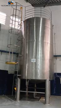 30,000 liter stainless steel storage tank with ladder