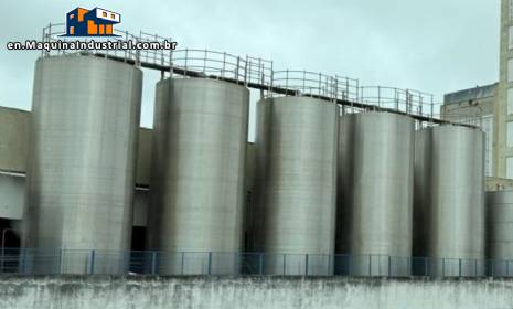 Stainless steel storage tank, 10,000 liters.