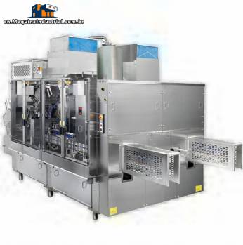 Packaging line with labeling and case packing machine for cleaning products