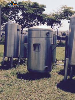 Stainless steel reservoir tanks