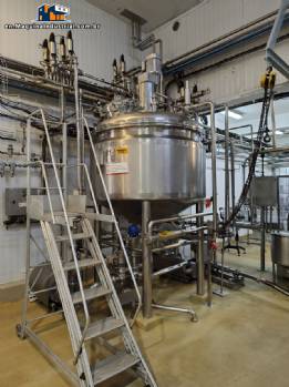 Biaso 2000 liter stainless steel jacketed surge tank mixer