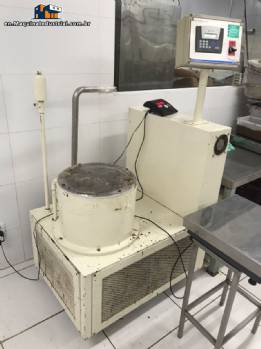 Tempering machine for chocolates