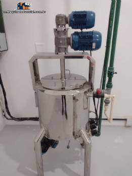Jacketed tank reactor for mixing cosmetics