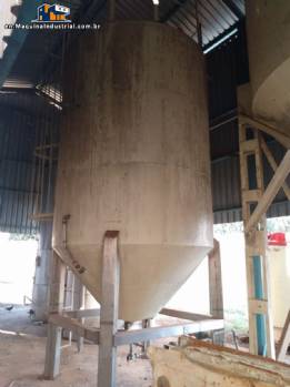 Insulated jacketed silo for storing glucose and fat, stainless steel interior, 15,000 liters.