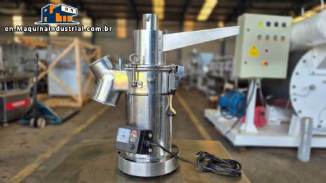 Benchtop hammer mill pulverizer/sugar grinder, 15 kg per hour. Benchtop hammer mill pulverizer/sugar grinder, 15 kg per hour.