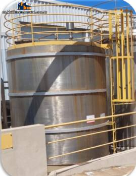 Stainless steel storage tank/reservoir for liquid products, 28,000 liters. Stainless steel storage tank/reservoir for liquid products, 28,000 liters.